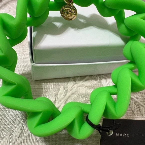 Marc by Marc Jacobs Toucan Green Twisted Bracelet - Picture 1 of 3